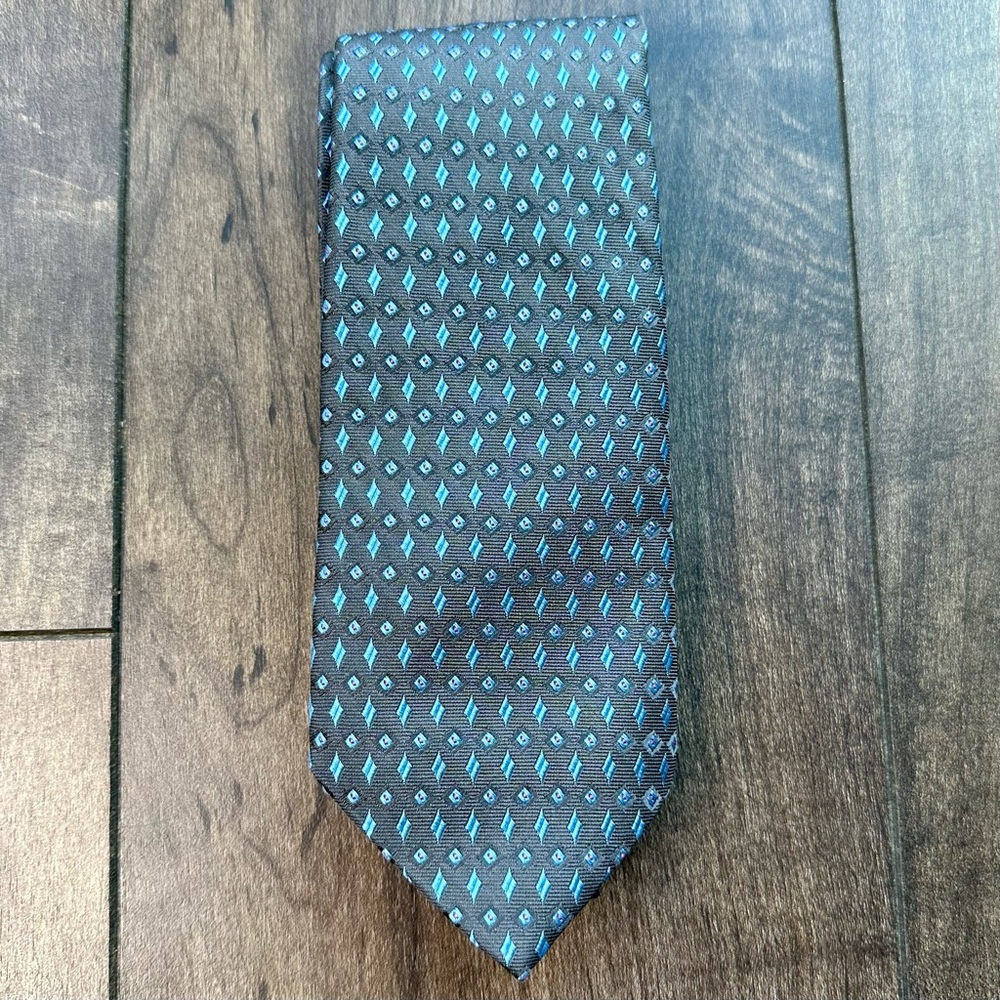 David Donahue Neat Geometric Tie - 100% Silk - Gray Tie with Blue Designs